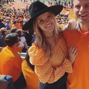 Orange puffy sleeve top